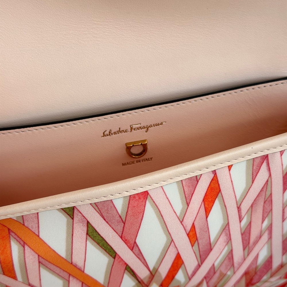 Salvatore Ferragamo Pink Floral Crossbody Bag Brand New - Picture 5 of 9